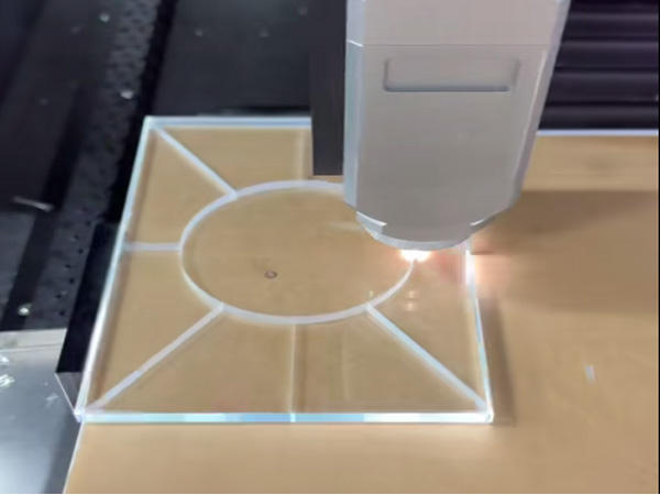 激光玻璃切割，切裂一體