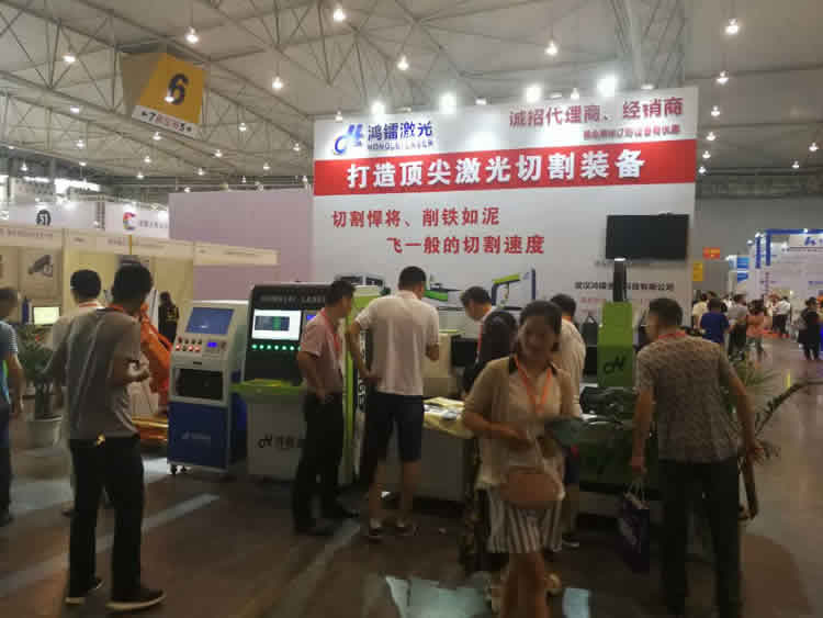 鴻鐳激光隆重亮相成都國際現(xiàn)代工業(yè)技術(shù)博覽會(huì)