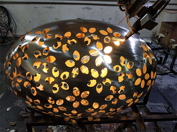 三維激光切割機在燈飾行業(yè)中的優(yōu)勢