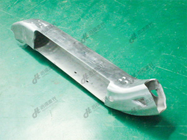 三維機(jī)器人切割電動(dòng)車電池倉(cāng)